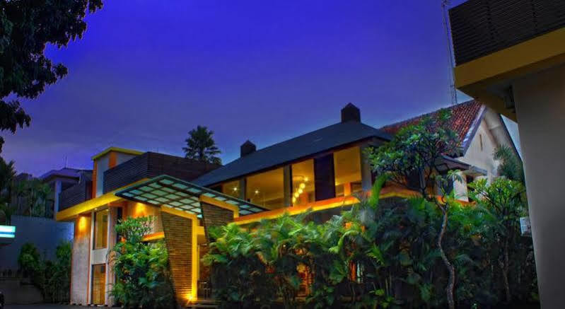 Collection O 295 Grha Ciumbuleuit Guest House Bandung Dış mekan fotoğraf